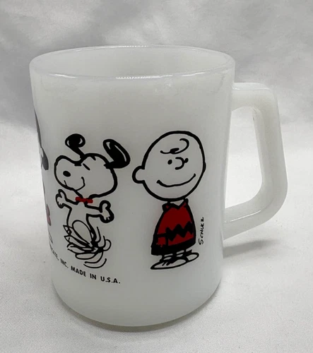 VTG Federal Glass Peanuts Snoopy & Charlie Brown Lucy 1965 Milk Glass Coffee Mug