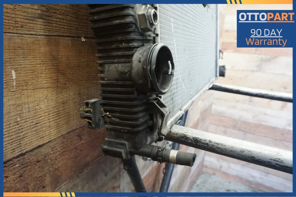 Mercedes E550 E350 W212 2010-2015 motor 4,7 L refrigerante refrigeración radiador OEM Foto 3 de 4