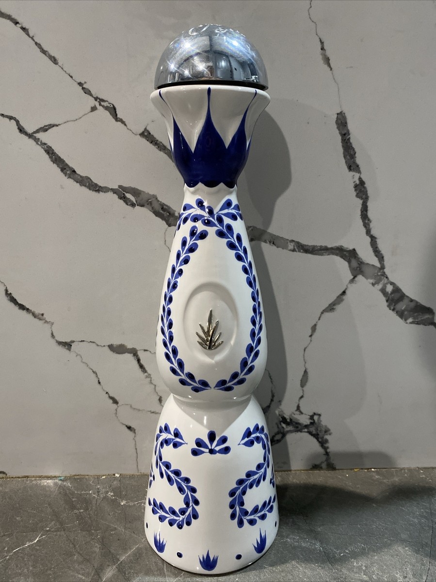 Clase Azul Reposado Tequila Ceramic Bottle / Hand Painted / 750 ml