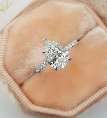 2,50 TCW Birnenschliff Lab Created Moissanit Verlobungsring in 14K Weißgold plattiert