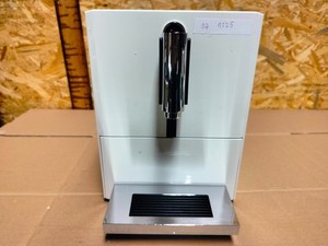 Jura E6 Kaffeevollautomat Type 741 – Weiß -defekt | Ersatzteilspender  (O7 1125)