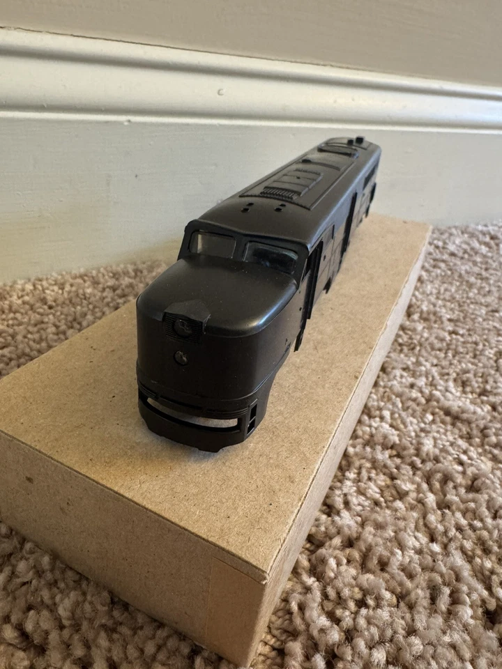 Athearn HO Scale 3321 Undecorated ALCO PA1 Diesel Locomotive Dummy NIB   - Image 4 of 4