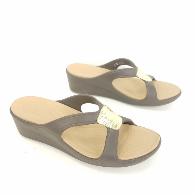 gold low wedge sandals