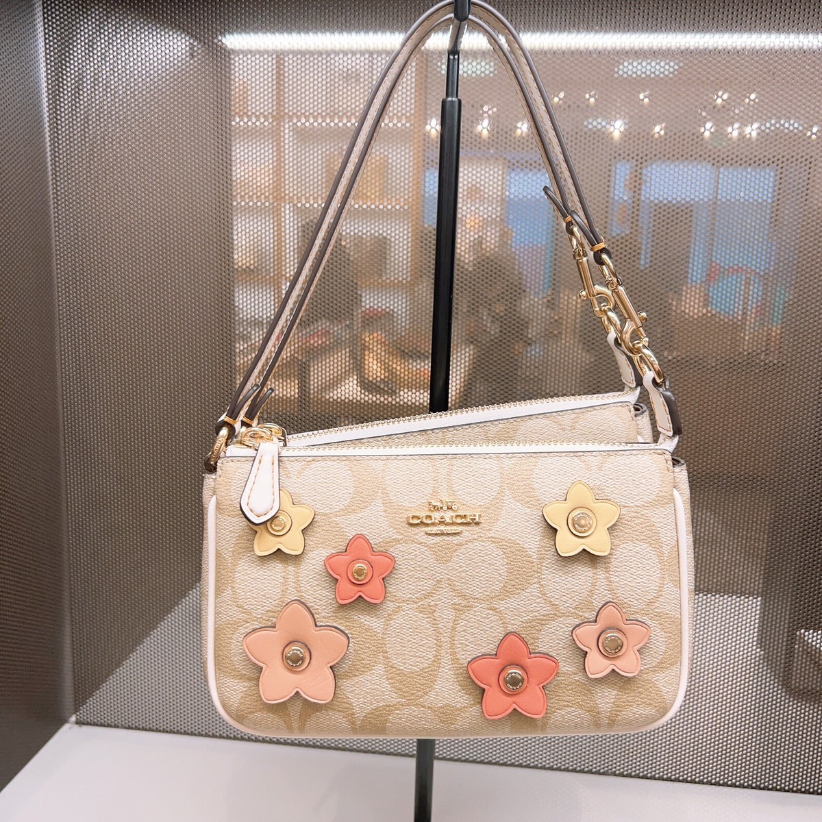 COACH シグネチャ フラワー アップリケ Nolita 19 バッグ CH619 Nwt Coach Nolita 19 In Signature Canvas With Floral Applique