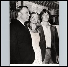 ORIG PHOTO Gene Kelly + Olivia Newton-John in Xanadu 1980 PARTY LUNCH RARE 371