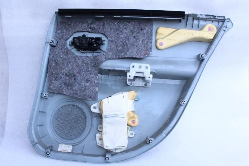 Toyota Prius C 2012 2013 2014 2015 2016 2017 panel de moldura de puerta trasera izquierda gris Fe28 Foto 3 de 4