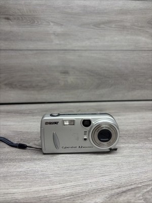Sony Cyber-Shot Digital Camera 3.2 Mega Pixels DSC-P72 For Parts
