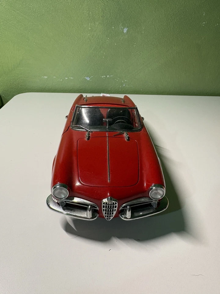 Autoart Alfa Romeo 1600 Duetto Spider Rossa  1:18  - Immagine 2 di 4