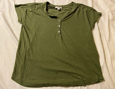 Style & Co Women's M Green Solid Knit V-Neck Short Sleeve Button Accent Tee