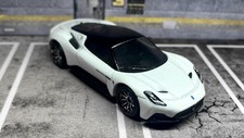 PERSONALIZADO Blanco Maserati MC20 • Cromo Real Riders • 2025 Hot Wheels Premium