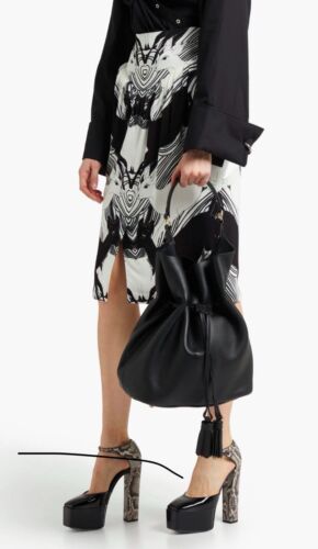 Bolso Bucket Burberry Negro Borlas Cuero Guijarro Cordón Nuevo con Etiquetas - Imagen 4 de 23
