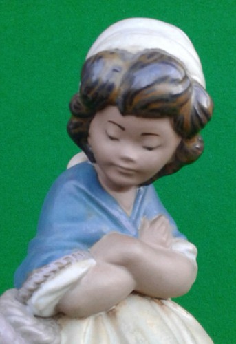 LLADRO GRES - GIRL WITH CROSSED ARMS - 2093. - Picture 3 of 9