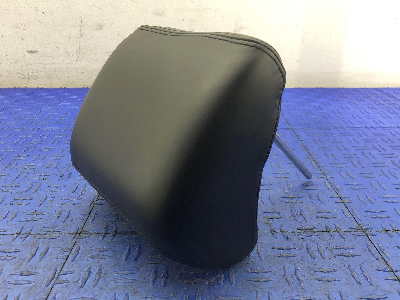 2014-2021 MASERATI QUATTROPORTE REAR CENTER MIDDLE HEADREST BLACK LEATHER OEM
