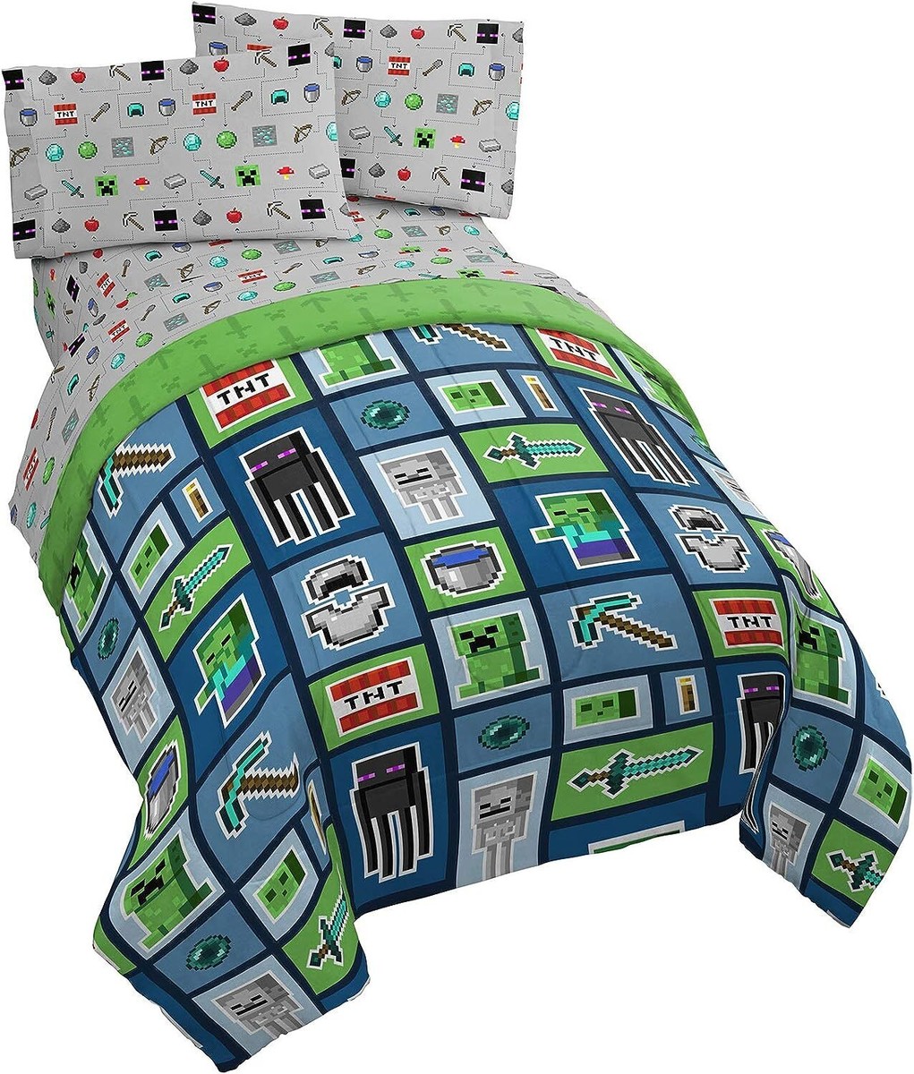Jay Franco Minecraft Monster Hunters Piece Queen Bed Set Includes  Reversible