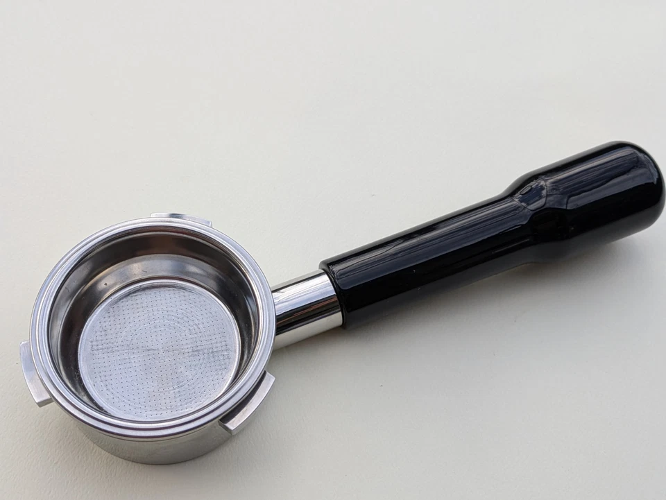 Portafiltro café sin fondo 70 mm para serie Barista con filtro mango de madera Foto 3 de 4