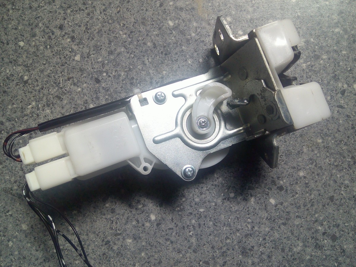 2014-2016 SUZUKI SWIFT SZ4 MK2 BOOT LOCK CENTRAL LOCKING SOLENOID