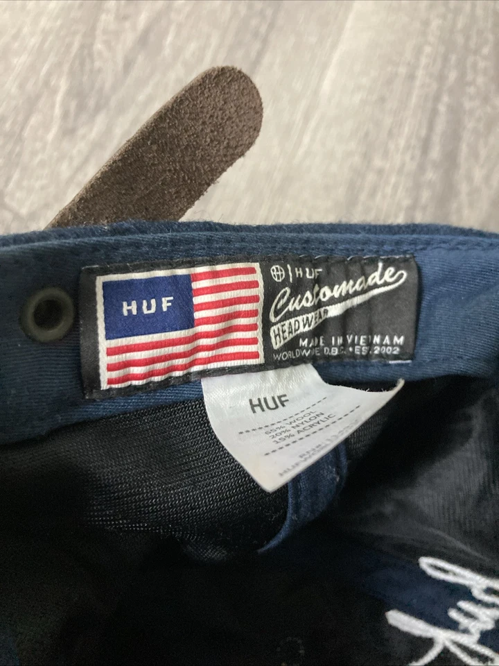 HUF 海军蓝羊毛脚本标志 6 面板皮革绑带帽 — 第 3/4 张图片