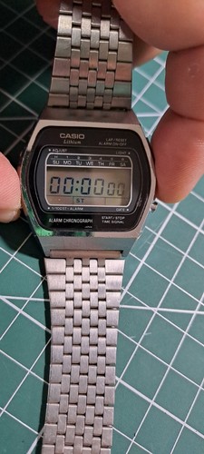 Vintage (1980) Casio 81QS-33 Lithium Alarm Chronograph Watch *Working Condition* - Picture 3 of 13
