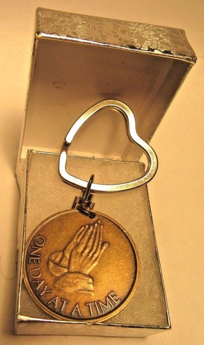 Alcoholics AA Bronze Medallion Praying Hands, SWIVEL Keychain Silver Tone HEART  - Picture 1 of 9