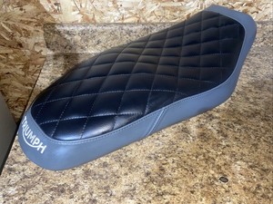 GENUINE TRIUMPH SPEED 400  COMFORT QUILTED SEAT 36TA0052 LIKE NEW