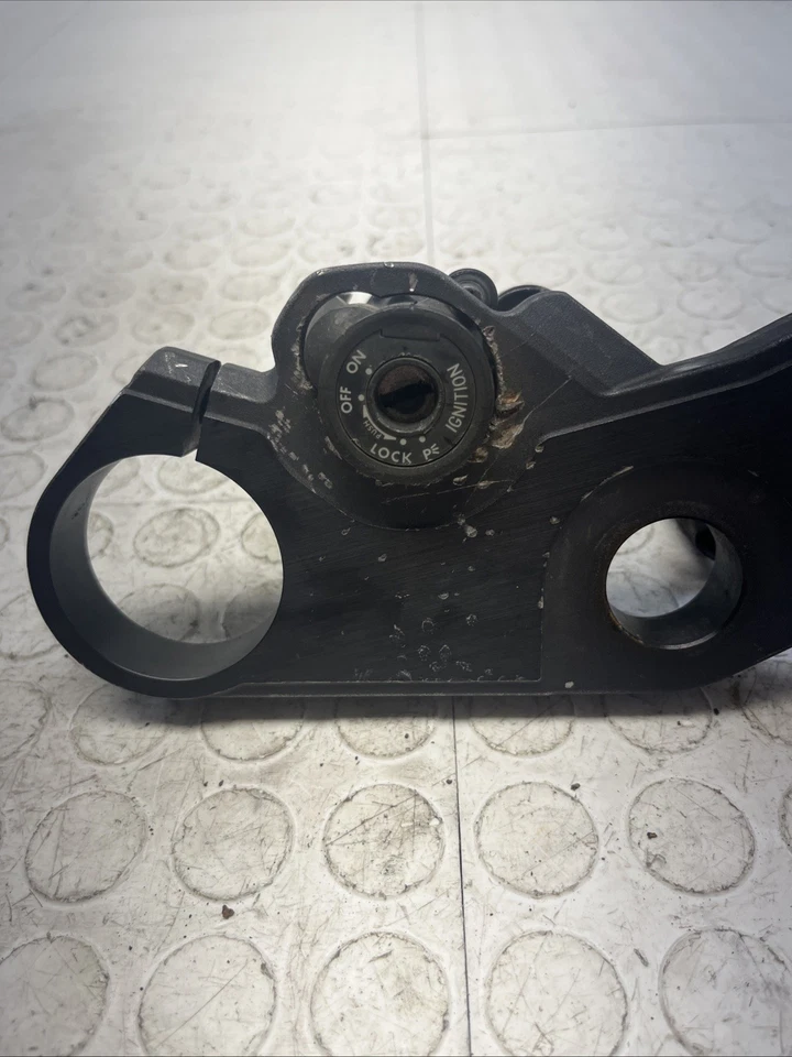 2007-2008 SUZUKI GSXR 1000 OEM USADO ÁRVORE TRIPLA SUPERIOR COM IGNIÇÃO SEM CHAVE - Imagem 2 de 4
