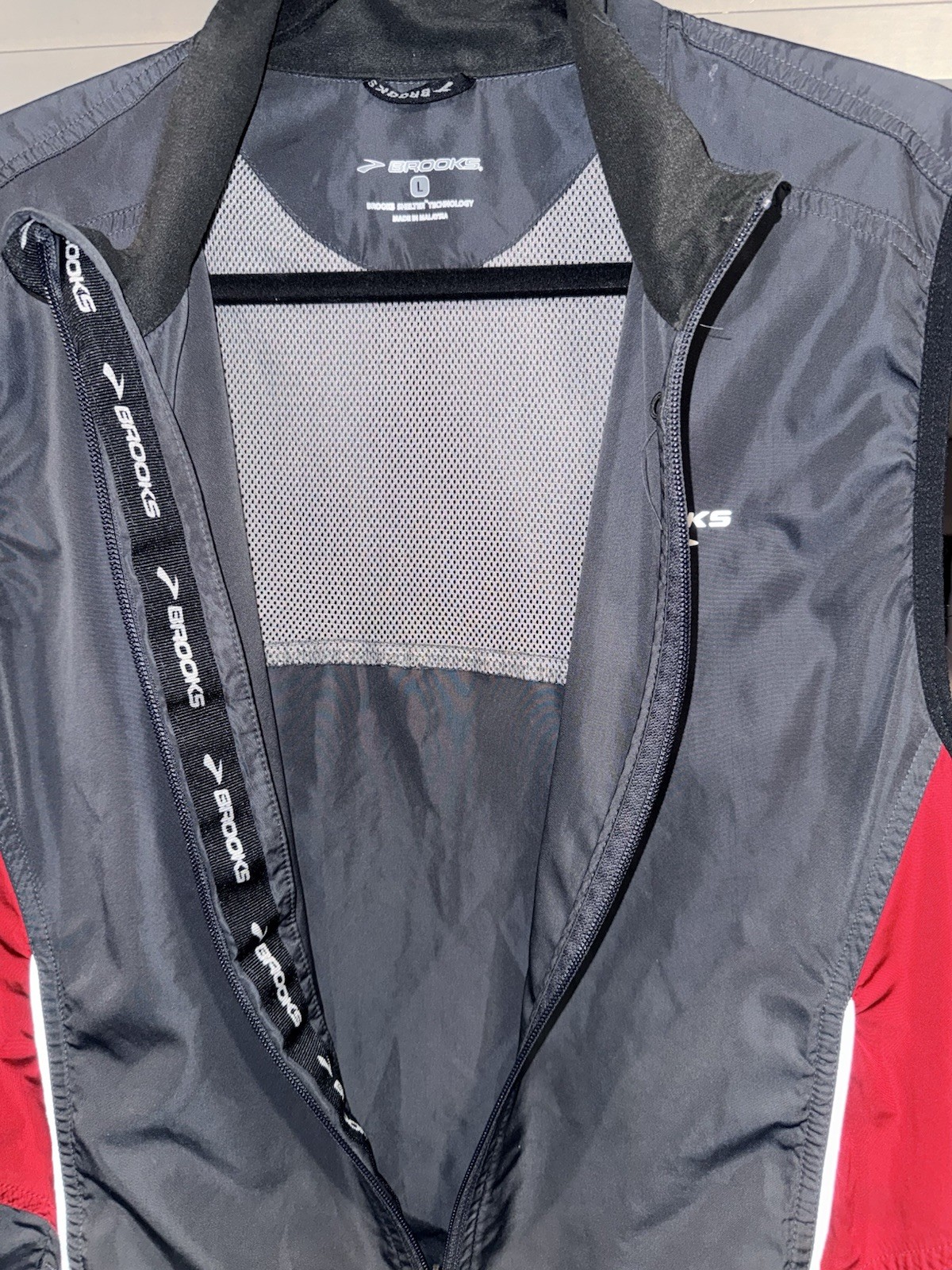 Brooks Men’s Size Large Shelter Technology L210247 Lightweight Running Vest thumbnail 8