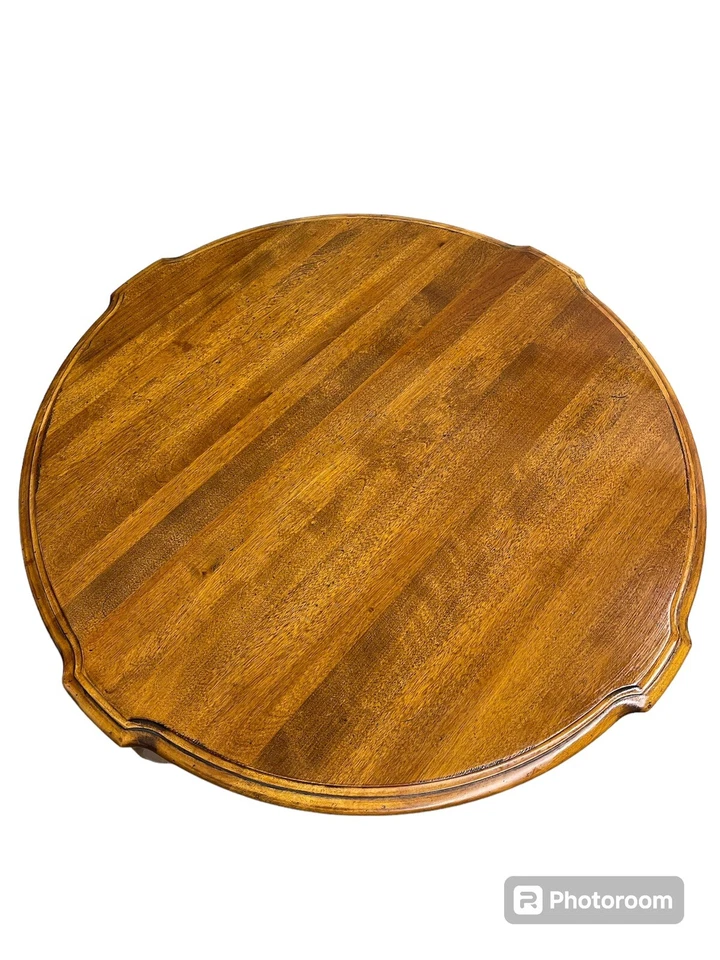 Mesa auxiliar redonda francesa Ethan Allen Country acento abedul #26-8204 #216 Burdeos Foto 3 de 4