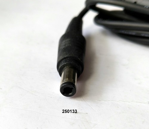 Netzteil / Ladegerät / Delta Electronics / ADP-36EH/ 36W/ 12V-3A/ohne Stromkabel - Bild 3 von 3