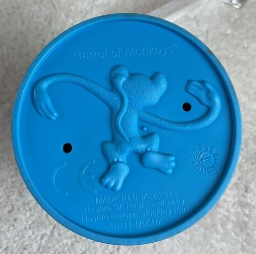 Barrel of Monkeys Game Hasbro 10 Blue Monkeys & Blue Barrel **NICE CONDITION** - Picture 3 of 5