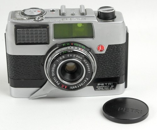 Petri Compact E superschnelle 35 mm Halbformatkamera mit 28 mm f/2,8 Orikkor Objektiv