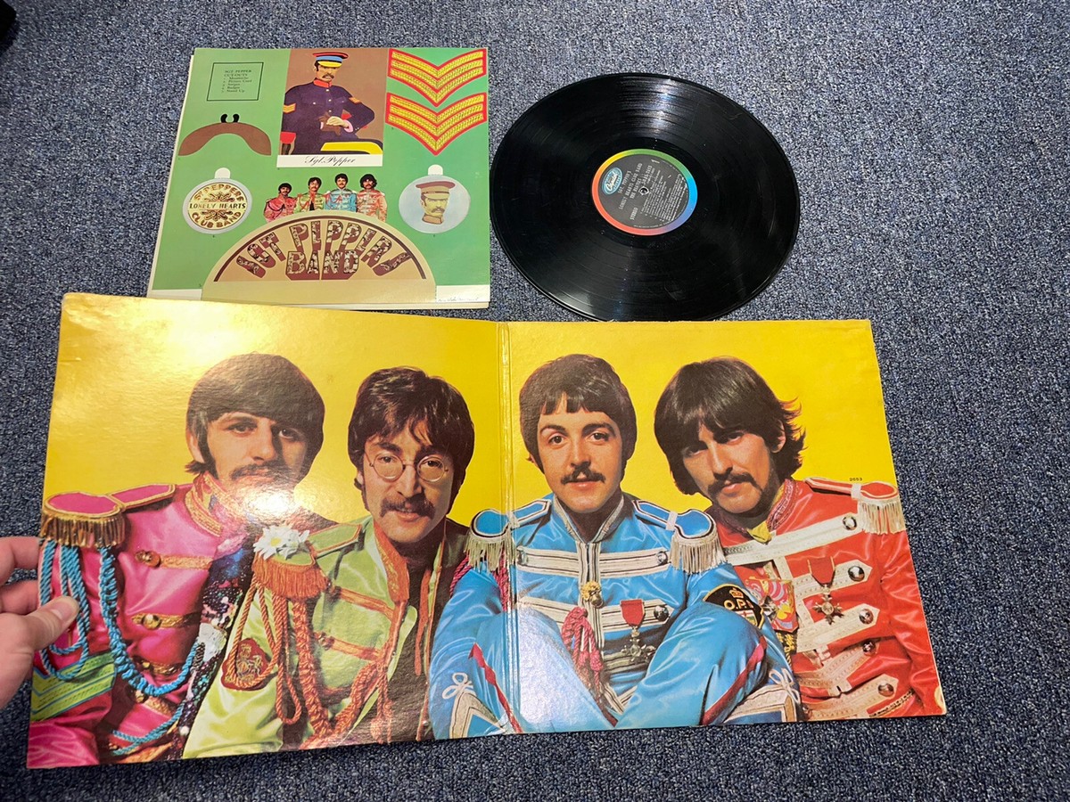 The Beatles Sgt. Peppers Capitol SMAS 2653 w/ Poster Rainbow