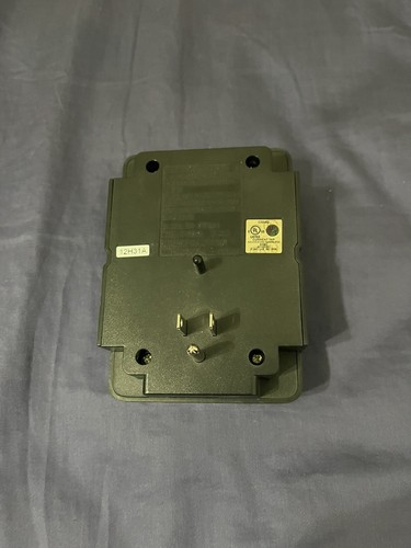 Rocketfish FlatScreen TV 4-Outlet Surge Protector RF-HTS125 - Photo 2/2