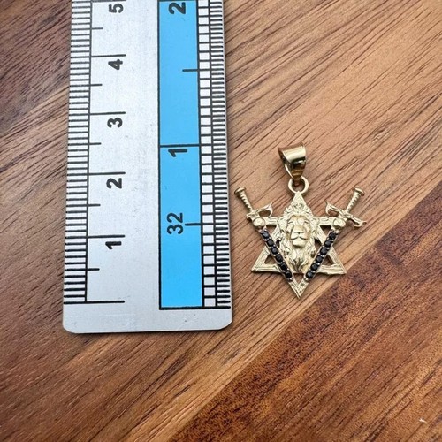 Colgante Magen David Oro 14K con Diamantes Negros Dos Espadas Victoria León de Judá - Imagen 5 de 12