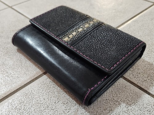 Arte Debra McGuire Stingray Leather Wallet Trifold Clutch Black Purple ART E - Picture 2 of 18