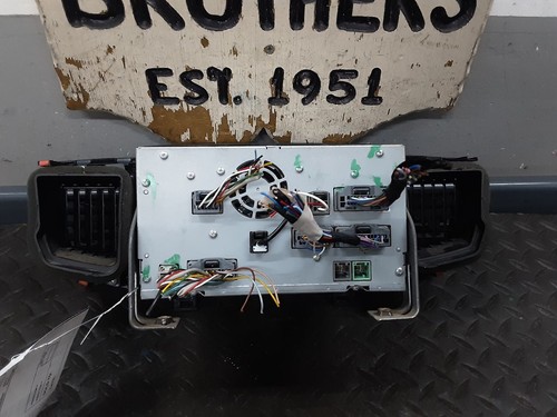 2016-2020 HONDA PILOT RADIO DISPLAY/ RECEIVER: 39540-TG7-A14 - Picture 3 of 12
