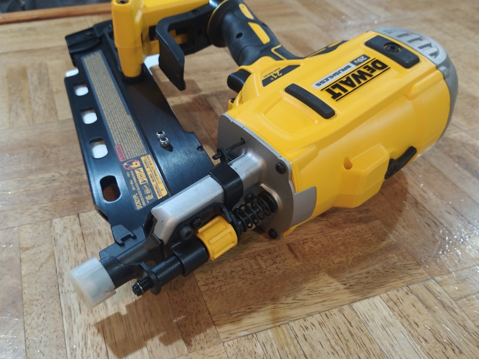 DeWalt 20V Max 21 Degree Cordless Brushless Collated Framing Nailer Gun