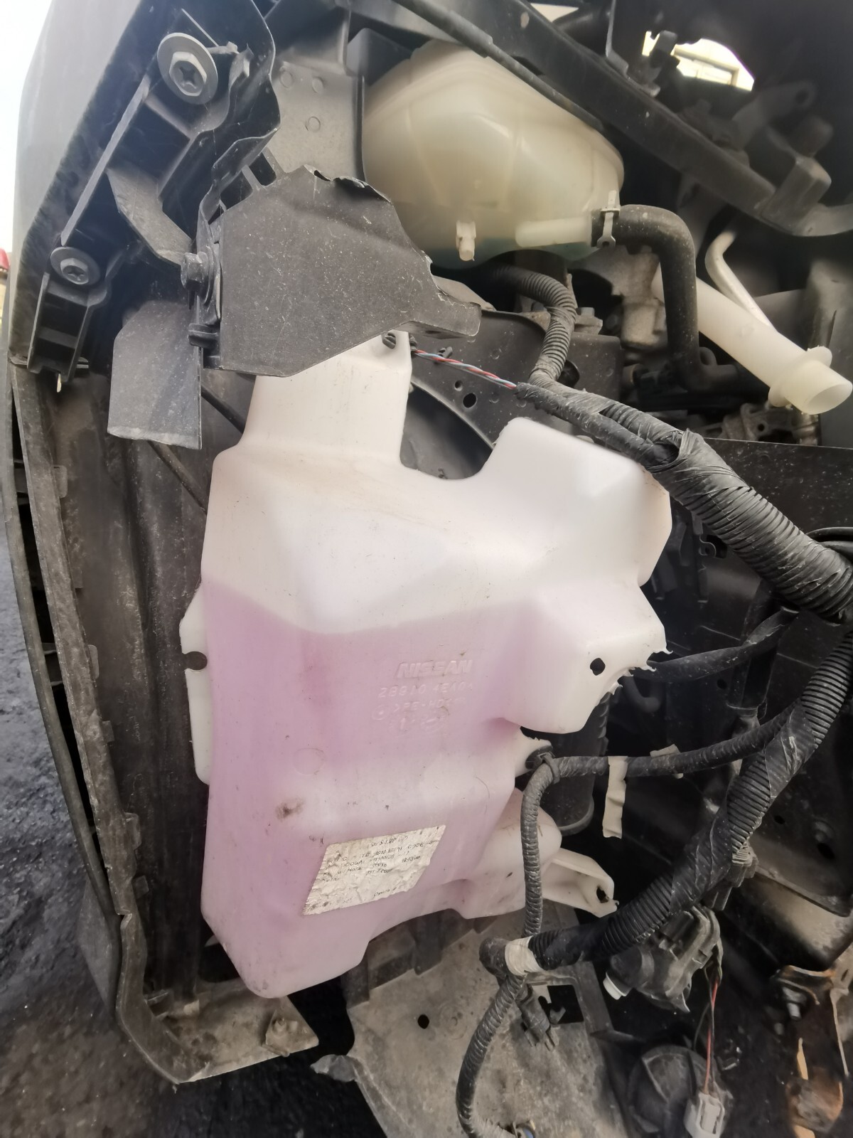 NISSAN QASHQAI J11 20142020 WINDSCREEN WASHER BOTTLE & MOTOR COMPLETE