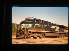 11514 VINTAGE Train Engine Photo 35mm Slide NS 9838 GE D9-44CW MAY 25 2014 PA