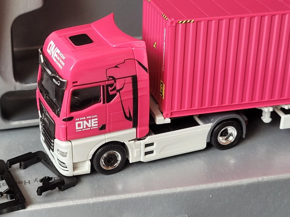 MAN TGX GX ONE Ocean Network Express & 40 FT High Cube ONE- Container aus 960335 - Bild 4 von 4
