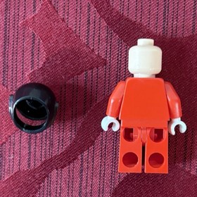 Lot of 2 LEGO F1 Ferrari Minifigures K. Raikkonen and Ferrari Official Set 8168