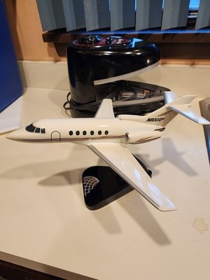 Hawker 800XP Execujet N800XP Desk Top Display Business Model 1/48 AV Airplane