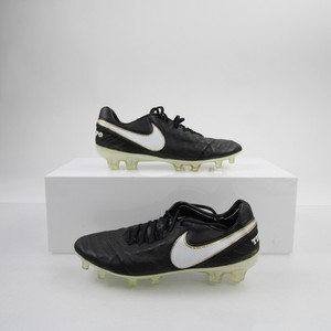 Nike Tiempo Soccer Cleat Men's Black Used