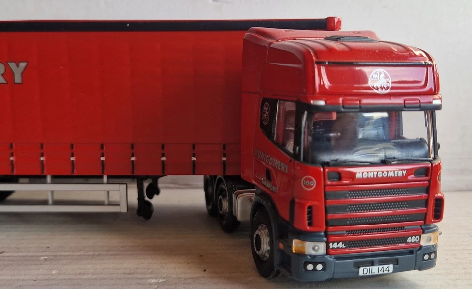 Corgi 1/50 - CC12916 - Scania R semi Tautliner Montgomery transport - Photo 4/4