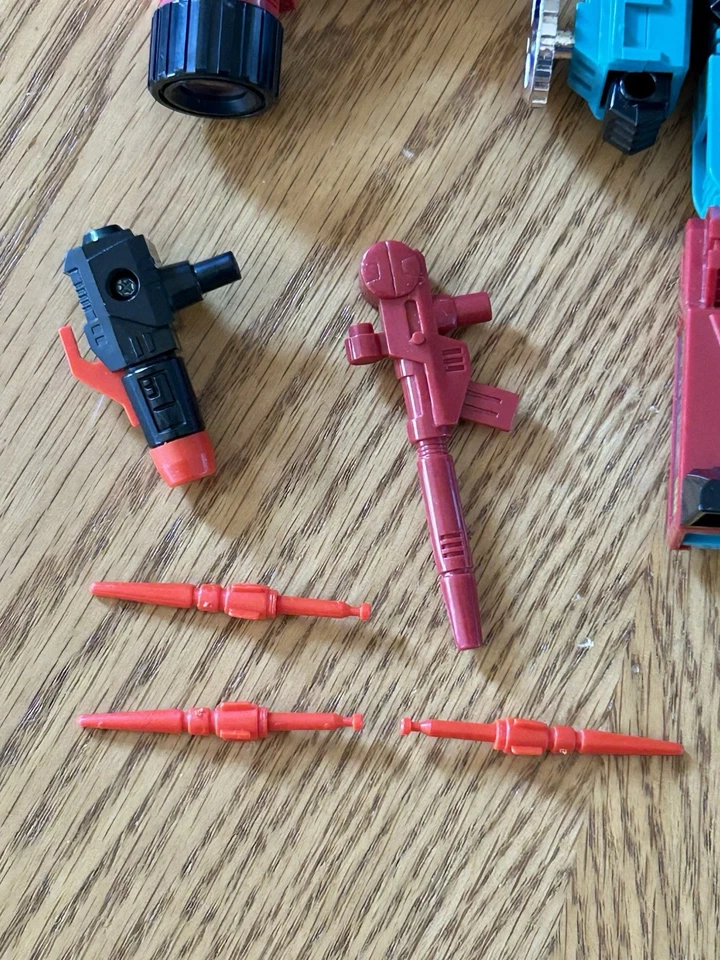 Transformers G1 Scientist Perceptor Microscope Original Takara 100% Complete ‘84 - Image 2 of 4