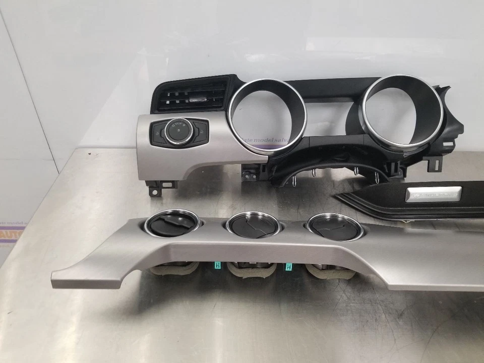 23 2023 FORD MUSTANG ECOBOOST DASH BEZEL SET GRAY WITH VENTS - Image 2 of 4