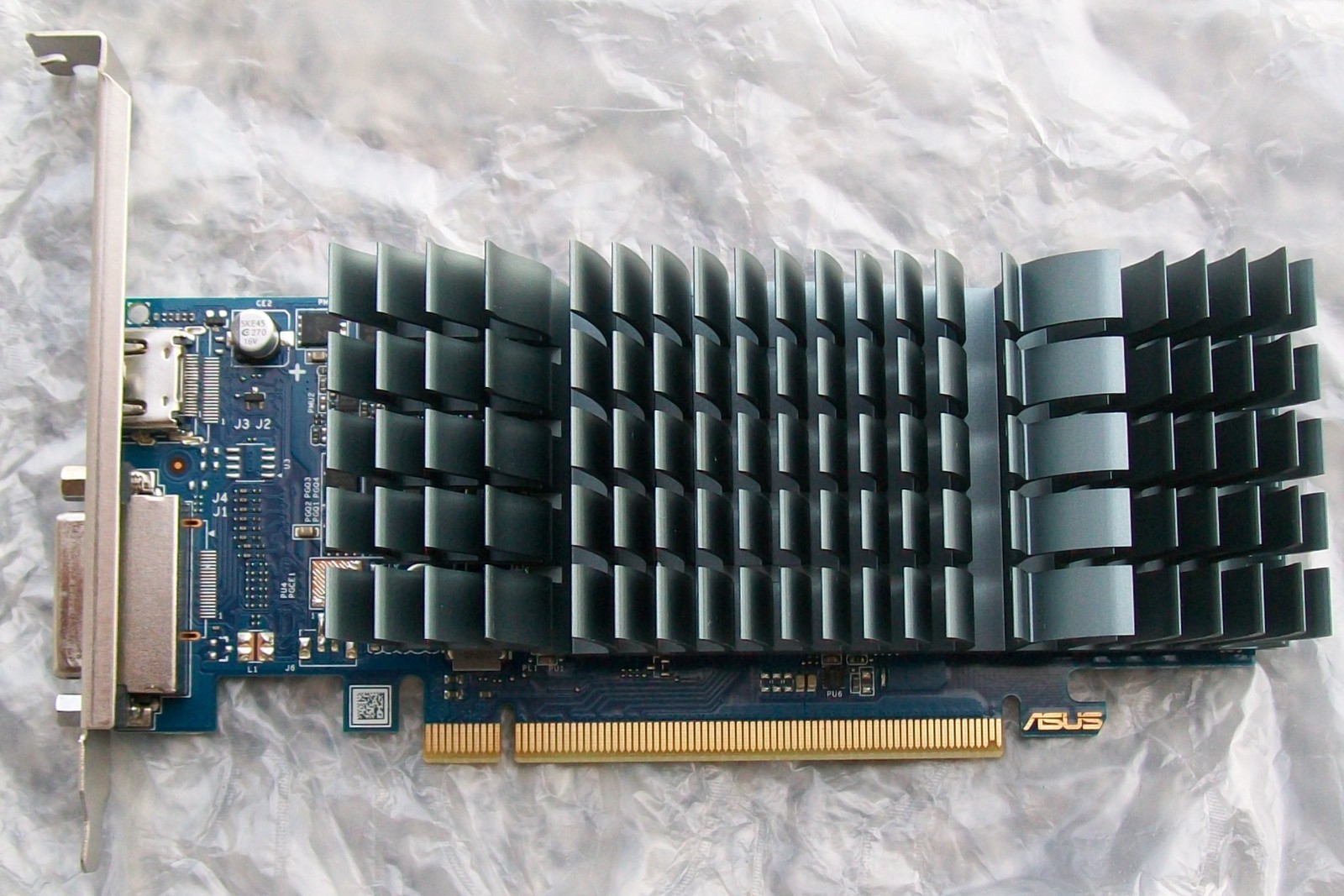 Asus GeForce GT 1030 2 GB GDDR5 per costruzione HTPC