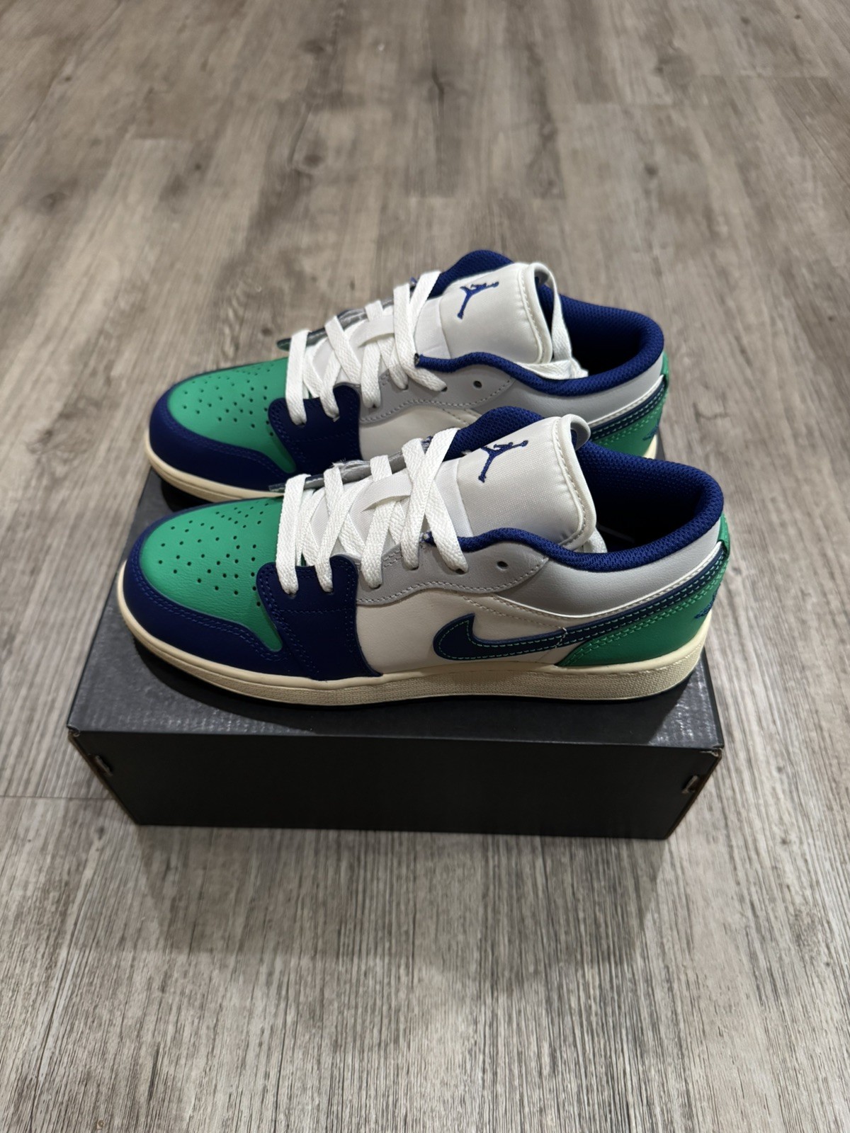 AIR JORDAN 1 LOW GS RARE AIR SAIL DEEP ROYAL BLUE SIZE 6Y NEW WITH BOX image 2
