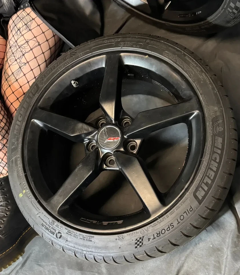 Orig. Corvette C7 5 Speichen vorn 8,5 x 18 Zoll hinten 10 x 19 Zoll Sommerreifen - Bild 2 von 4