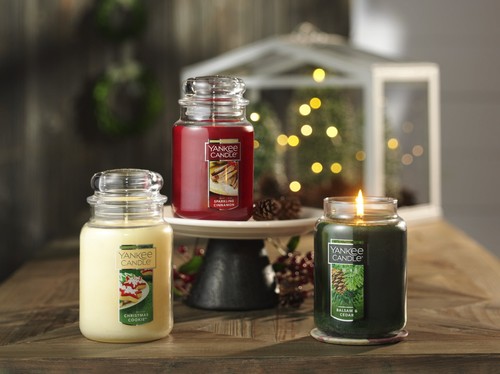 Balsam & Cedar Original Large Scented Jar Candle, 22 oz - Picture 4 of 7