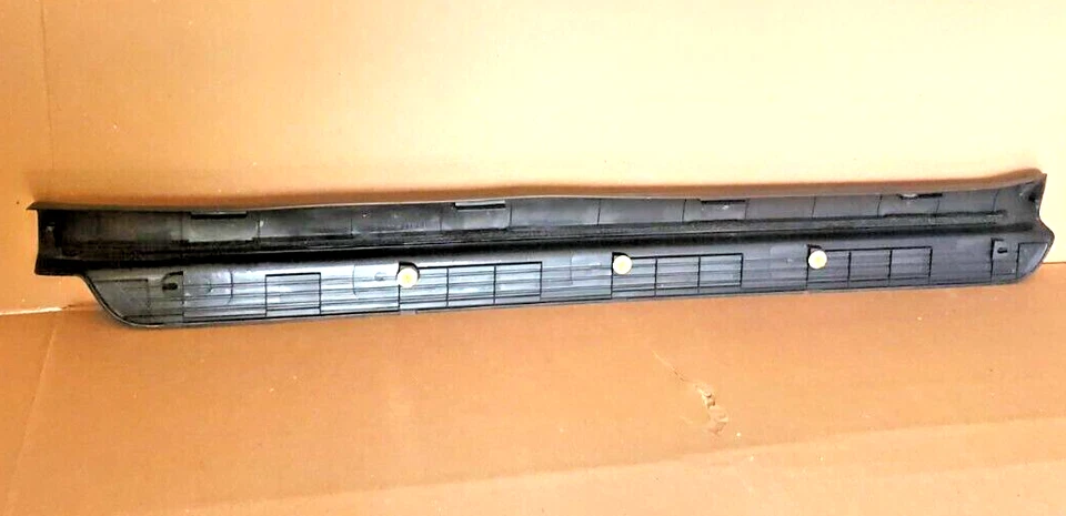 06 Cubierta de placa de alféizar lateral derecho Toyota SOLORA P/N 67913-AA040 Foto 4 de 4